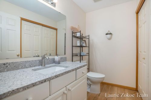 4323 Vly Side Ct, Grand Rapids MI 49525-9690 exterior