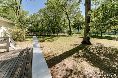 1305 Poulson Rd, Meskegon MI 49445-2532 exterior