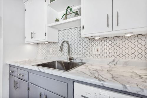 9016 Mount Vernon Ave, Milwaukee WI  53226-4542 exterior