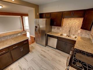 5674 Honey Creek Dr, Milwaukee, WI 53221-4014