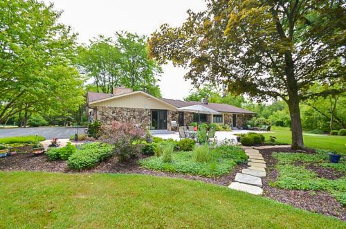 7325 Pheasant Ln, Milwaukee, WI 53217-3312