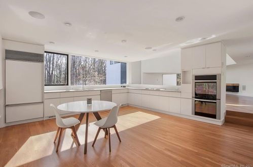 15 Hycliff Rd, Greenwich CT 06831-3223 exterior