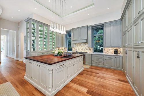 16951 Verona Ln, Naples FL 34110 exterior