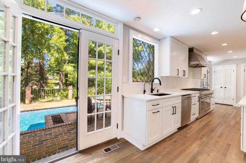 1326 Kirby Rd, Mc Lean VA  22101-2409 exterior