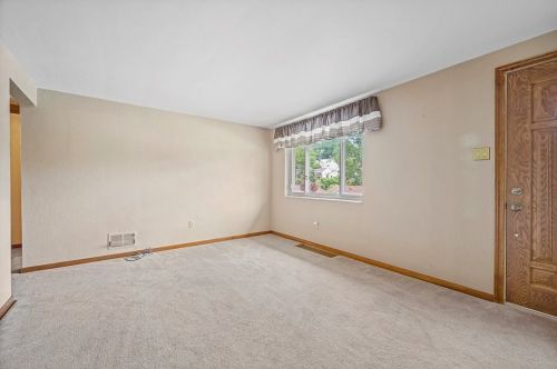 3328 Recker Dr, Pittsburgh PA 15227-4248 exterior