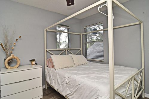 800 Wayne Ave, Altamonte Springs FL 32701-6404 exterior