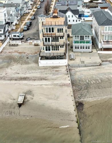 4 Lawrence Ct, Milford CT 06460-7336 exterior