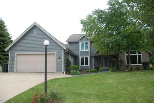 11909 Chapman Ave, Milwaukee WI  53228-2477 exterior