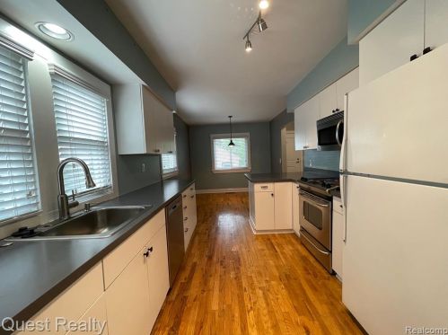 1379 Lincoln St, Bham MI  48009-7194 exterior