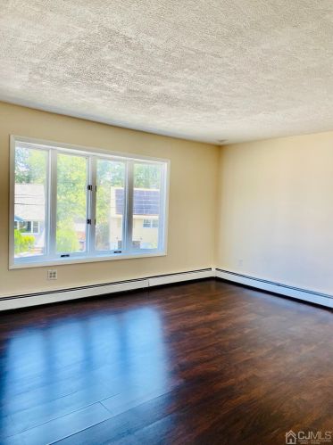 90 Wall St, Metuchen NJ  08840-2858 exterior