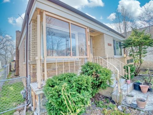 5651 Jersey Ave, Chicago, IL 60659-3609