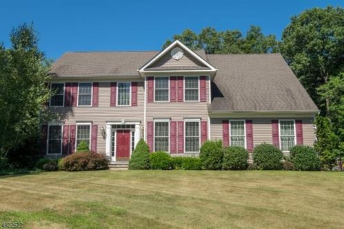 24 Eileen Dr, Wantage NJ  07461-2818 exterior