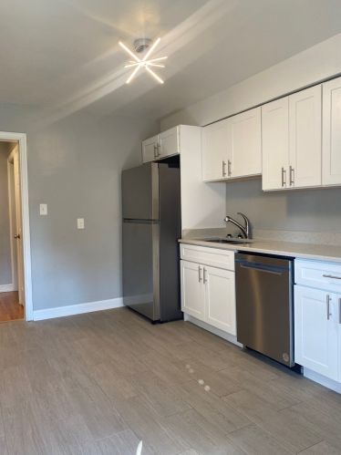 1701 85 St, Chicago IL 60617-2212 exterior