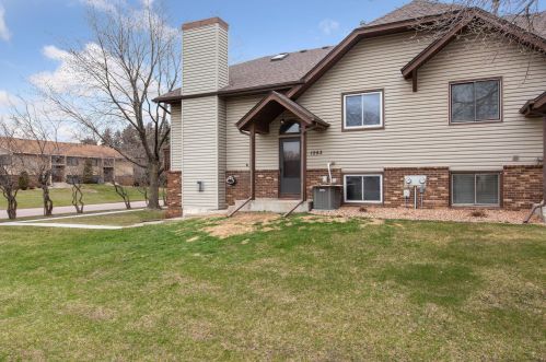 1253 Greenbriar Ct, Saint Paul, MN 55110-2250