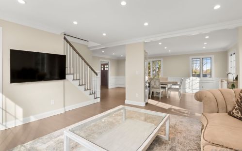 42 Kings Hwy, Westport CT  06880-4710 exterior