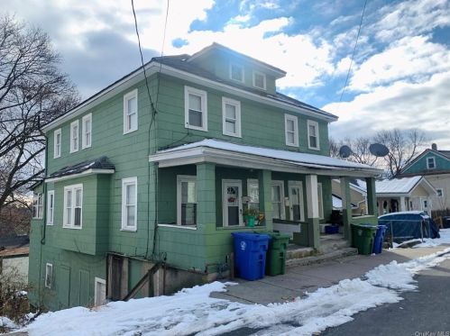 48 Beacon St, Middletown, NY 10940-4732