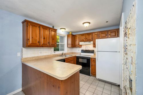 39 Frd Lndg Dr, Dover NH 03820-4552 exterior