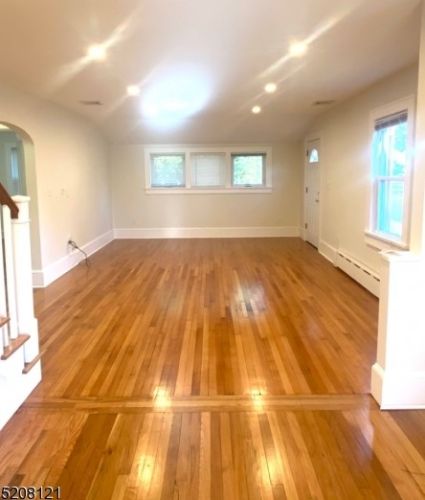 989 Mountain Ave, Mountainside NJ  07092-2706 exterior