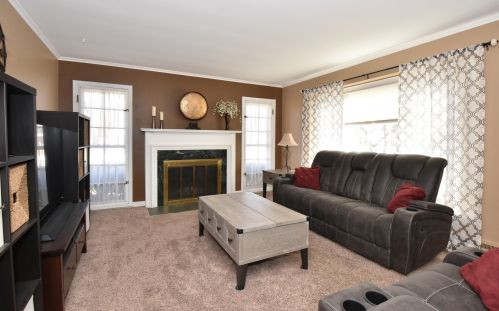 8000 Auer Ave, Milwaukee, WI 53222-3821