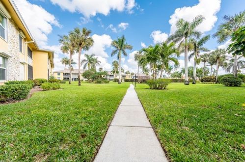 351 Charlemagne Blvd, Naples FL 34112-7068 exterior