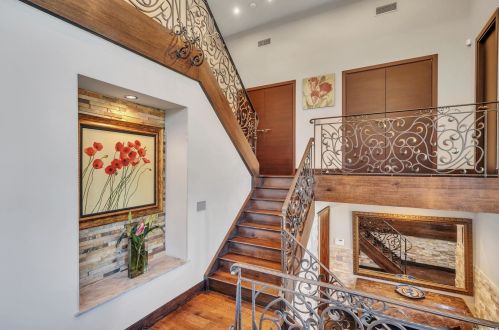 795 Kearny Dr, Valley Stream NY 11581-3624 exterior