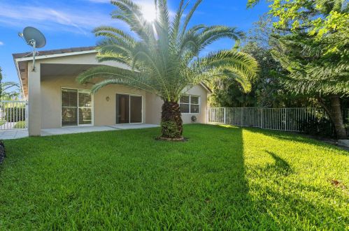 10084 Stonegate Dr, Fort Pierce FL 34987-2423 exterior