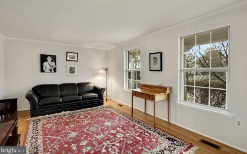 15736 Buena Vista Dr, Rockville, MD 20855-2656