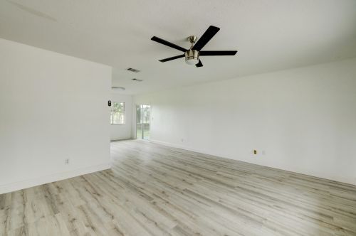 1925 Redwing Cir, Fort Pierce FL 34952-8834 exterior