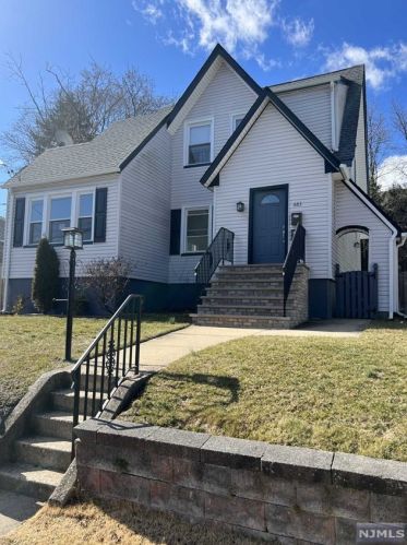 683 Ctr Ave, River Edge NJ 07661-2409 exterior