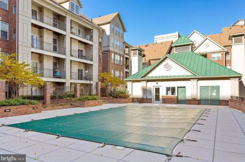 1321 Adams Ct, Arlington VA 22201-5895 exterior