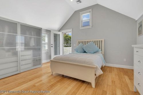 13 Ctr St, Locust NJ 07760-1712 exterior