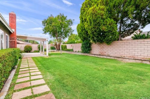 9809 Calle Esplanade, Riverside CA 92503-6202 exterior