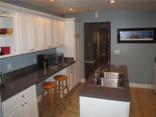 2522 Jay Ave, Cleveland OH  44113-3072 exterior