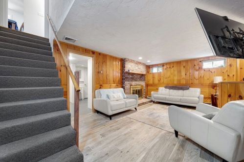 32 Hall Pl, Quincy MA 02169-4025 exterior