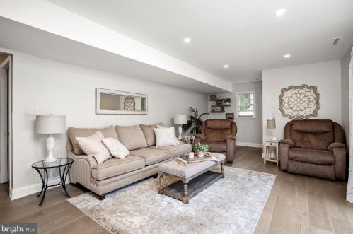 50 Crestwood Dr, Trenton NJ 08690-1938 exterior