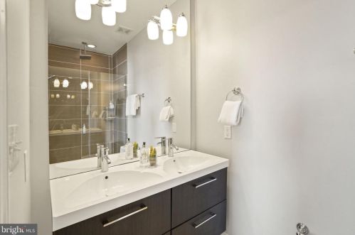 1268 Owen Pl, Washington DC 20002-2808 exterior