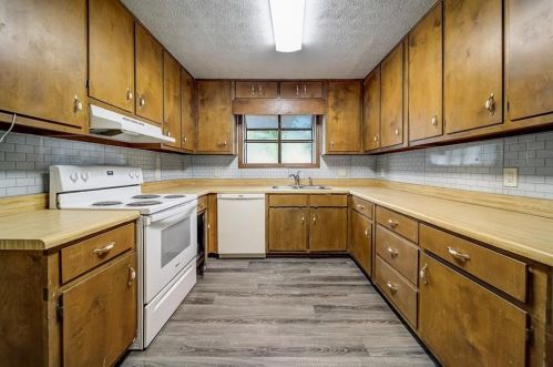 2622 Leeshire Ct, Tucker GA  30084-3023 exterior