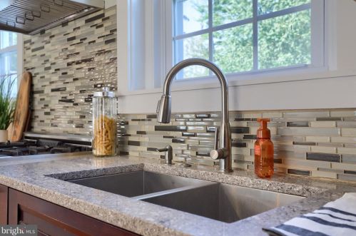 1297 Wheatland Ave, Lancaster PA 17603-4520 exterior