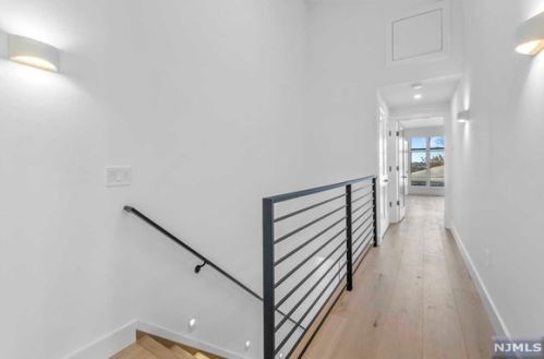 152 Morningside Ln, Palisades Park NJ 07650-1918 exterior