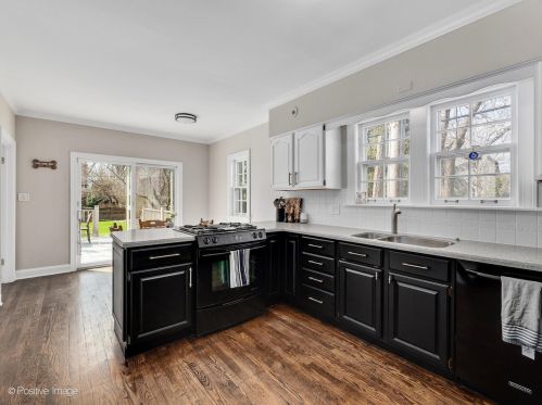 256 Frst Ave, Elmhurst IL 60126-3547 exterior