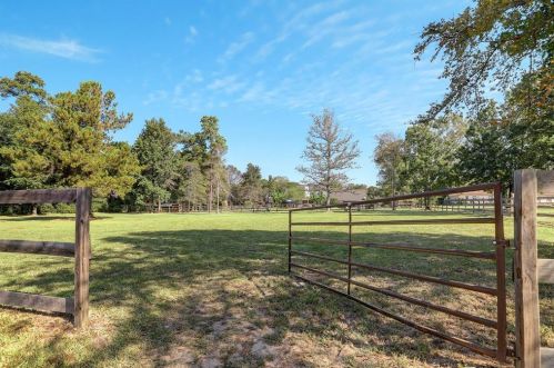 114 Leah Dr, Montgomery TX 77316-6818 exterior