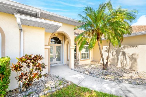 2820 Tate Ave, Fort Pierce, FL 34984-8936