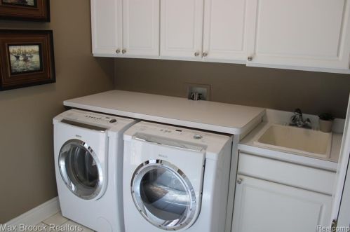 3586 Walnut Brk Dr, Rochester MI 48309-4065 exterior