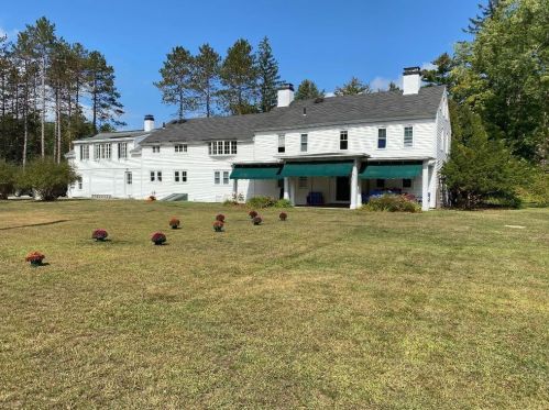 61 Borough Rd, Concord, NH 03303-1833