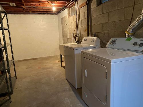 2374 Blodgett St, Meskegon MI 49441-1518 exterior