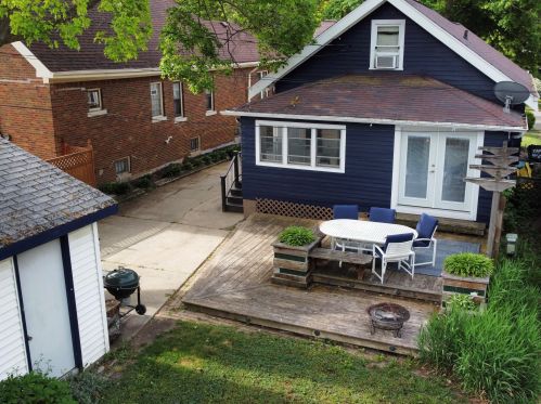 6320 Lloyd St, Milwaukee, WI 53213-2008