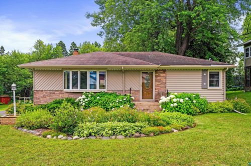 2134 Hillcrest Dr, Duluth MN 55811-3134 exterior