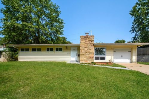 1722 Ridgewood Dr, Saint Louis MO  63126-1327 exterior