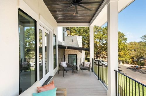 8512 Appalachian Dr, Austin TX 78759-7930 exterior