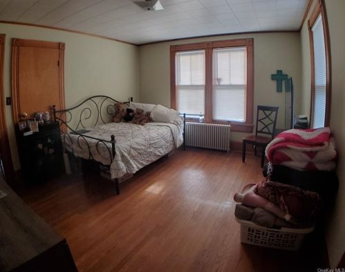 6 Albert St, Middletown NY 10940-3904 exterior